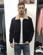 Carica l'immagine nel visualizzatore di Gallery, GIUBBINO IN VELLUTO TW-007