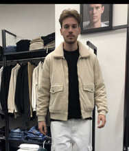 Carica l'immagine nel visualizzatore di Gallery, GIUBBINO IN VELLUTO TW-007