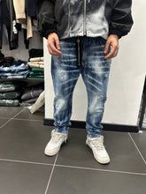 Carica l&#39;immagine nel visualizzatore di Gallery, JEANS MOD DSQ 268
