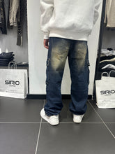 Carica l&#39;immagine nel visualizzatore di Gallery, JEANS CON TASCONI LATERALI SABBIATO JC8140B
