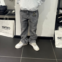 Carica l&#39;immagine nel visualizzatore di Gallery, JEANS CON DOPPIA ZIP LATERALI
